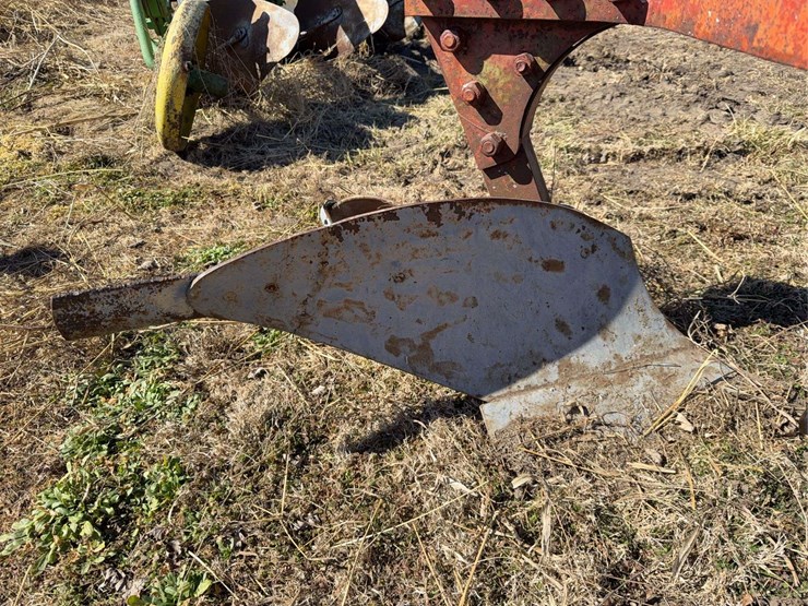 john-deere-three-point-two-bottom-plow-image-12