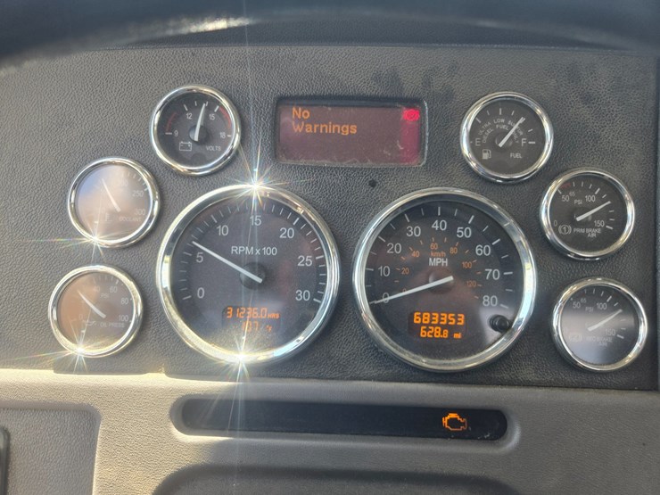 2016-peterbilt-389-image-60