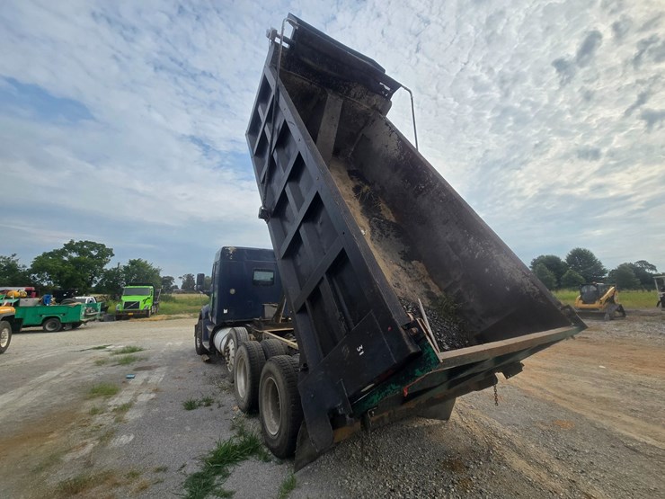 2011-kenworth-t700-image-20