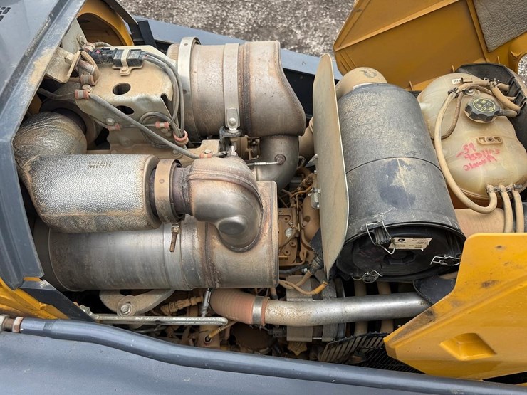 2018-deere-310l-image-21