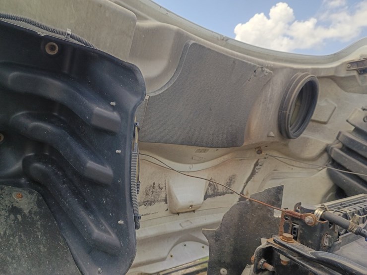 2008-freightliner-m2-106-image-23