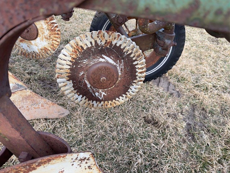 john-deere-pull-type-three-bottom-plow-image-17