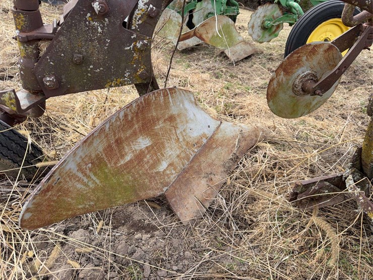 john-deere-pull-type-three-bottom-plow-image-15