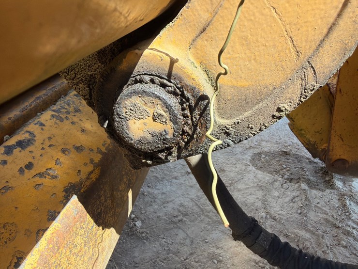 2000-deere-710d-image-65