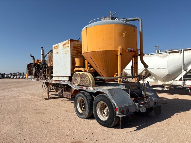 national-oilwell-p17-t/a-cement-pump-trailer-image-4