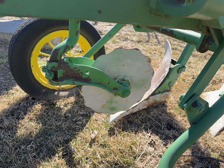 john-deere-pull-type-two-bottom-plow-image-25