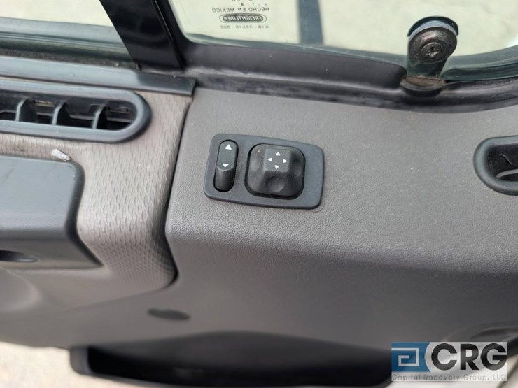 2011-freightliner-m2-stakebed-truck-image-27
