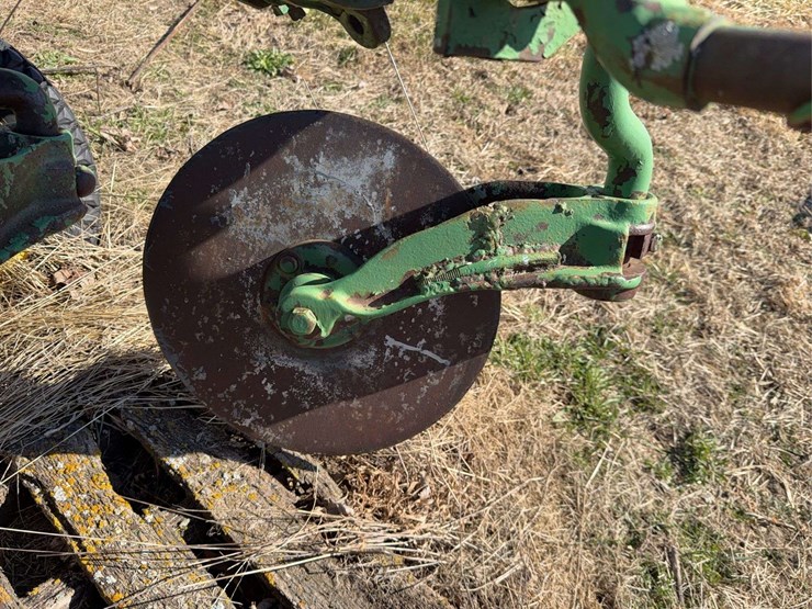 john-deere-no.-44-three-point-three-bottom-plow-image-11