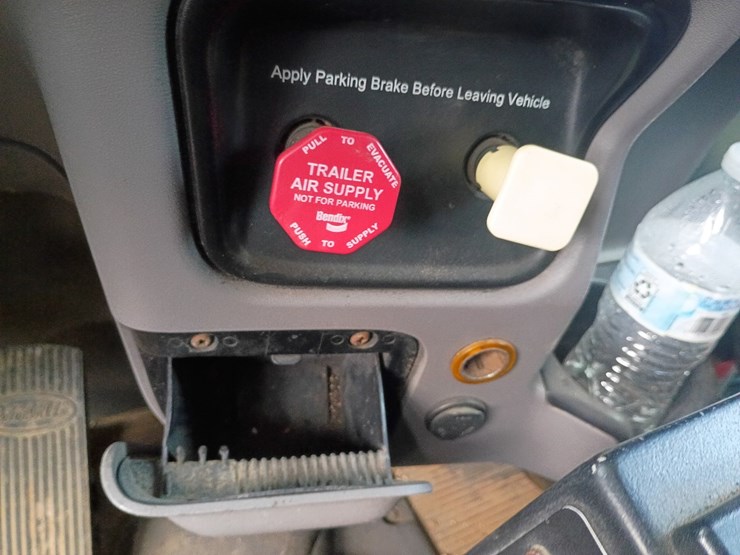2014-peterbilt-367-image-57
