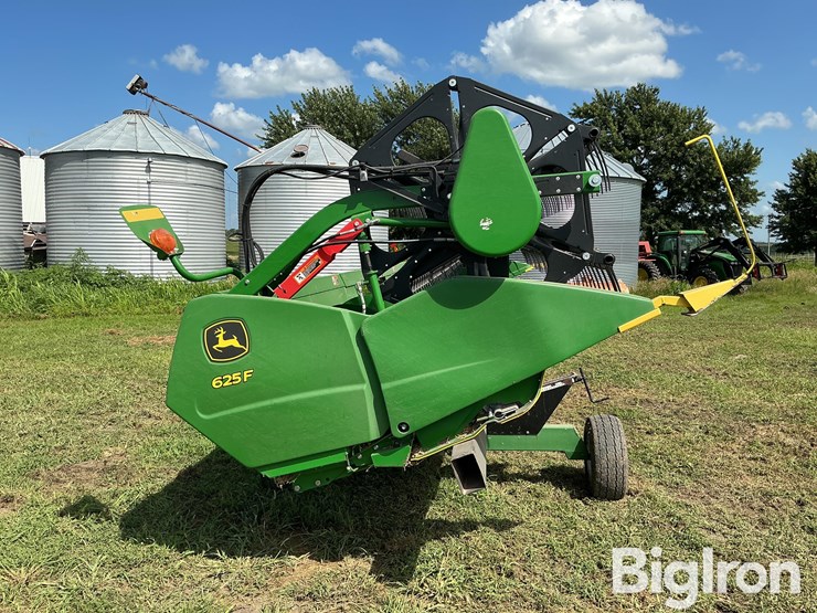 2020-john-deere-625f-image-8