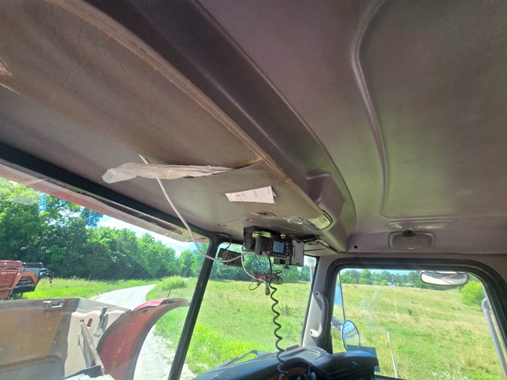 2009-peterbilt-367-image-58
