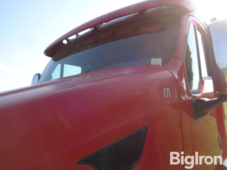 2013-peterbilt-587-image-18