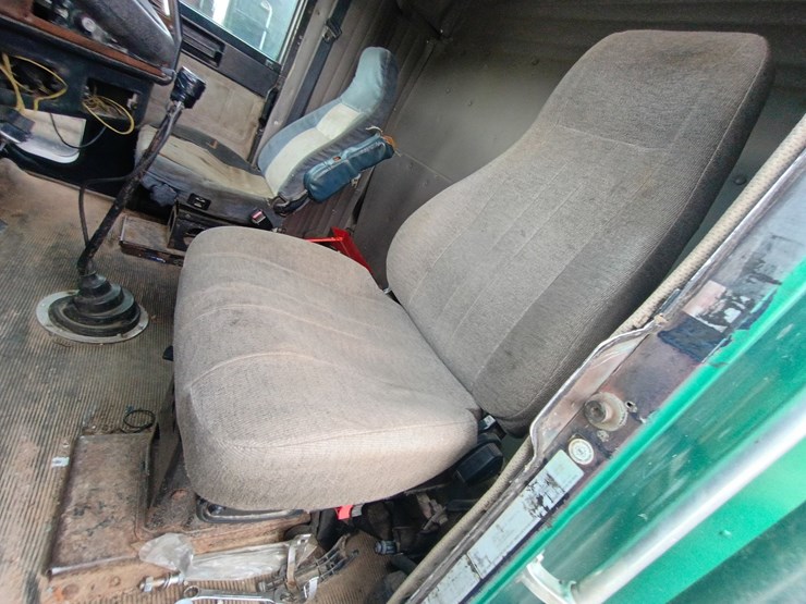 1995-freightliner-fld120-image-38