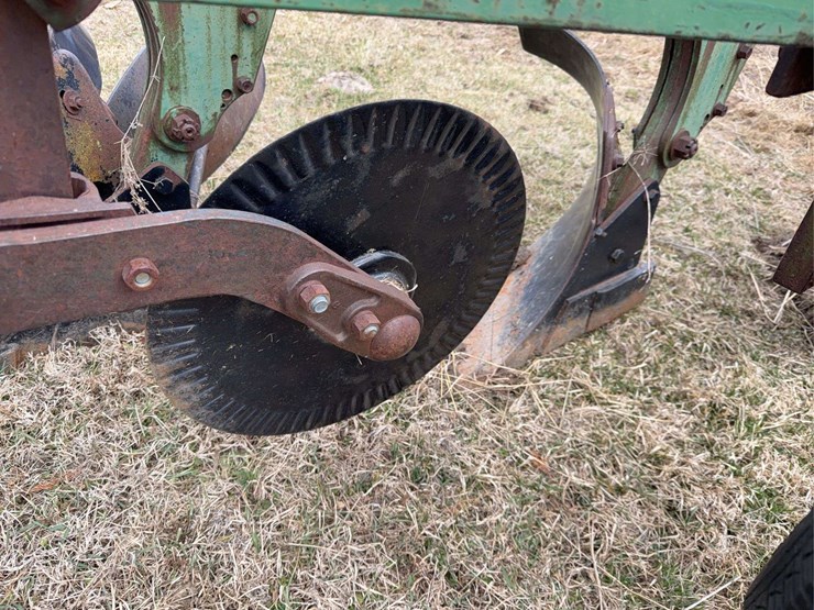 john-deere-pull-type-four-bottom-plow-image-16