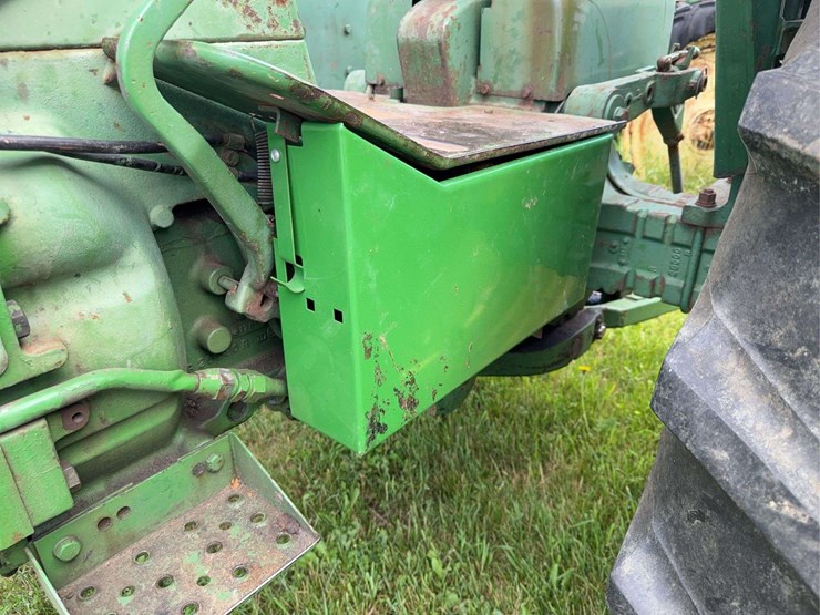 john-deere-3010-image-24