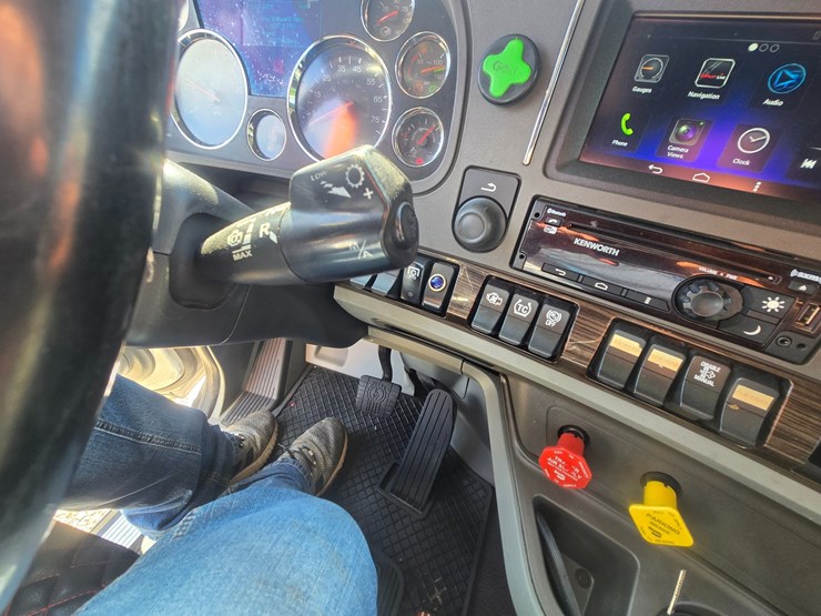 2019-kenworth-t880-image-60