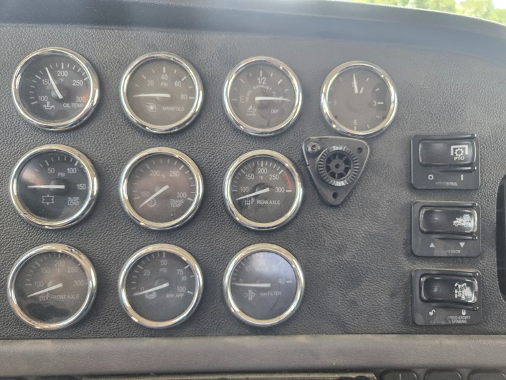 2016-peterbilt-389-image-58