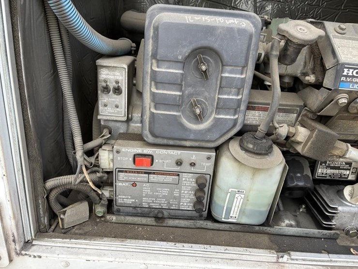 2002-workhorse-p42-image-11