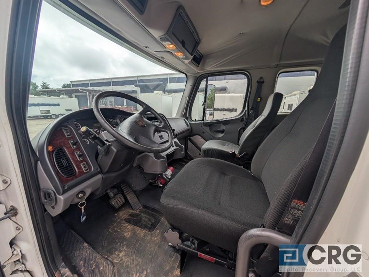 2012-freightliner-m2-stakebed-truck-image-6