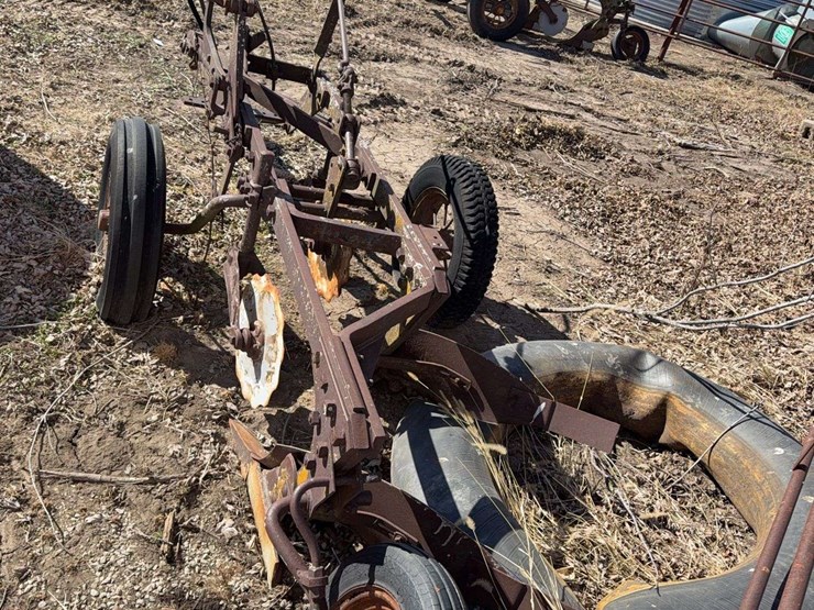 john-deere-pull-type-no.-44-two-bottom-plow-image-3