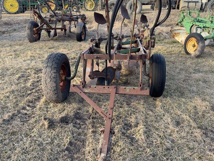 john-deere-pull-type-three-bottom-plow-image-8