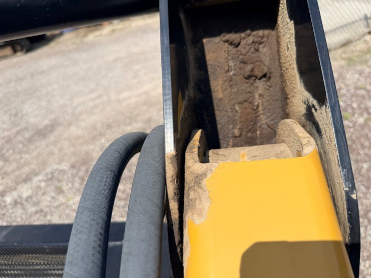 2014-caterpillar-272d-image-77