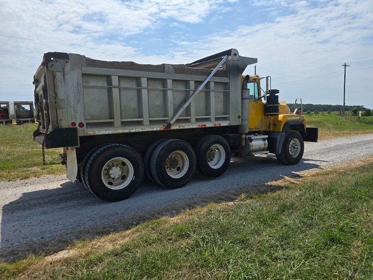 2002-mack-rd688s-image-17