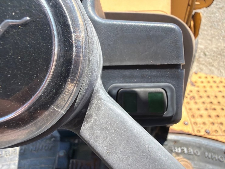 2000-deere-710d-image-35