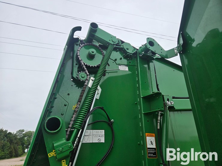 2019-john-deere-560m-image-16