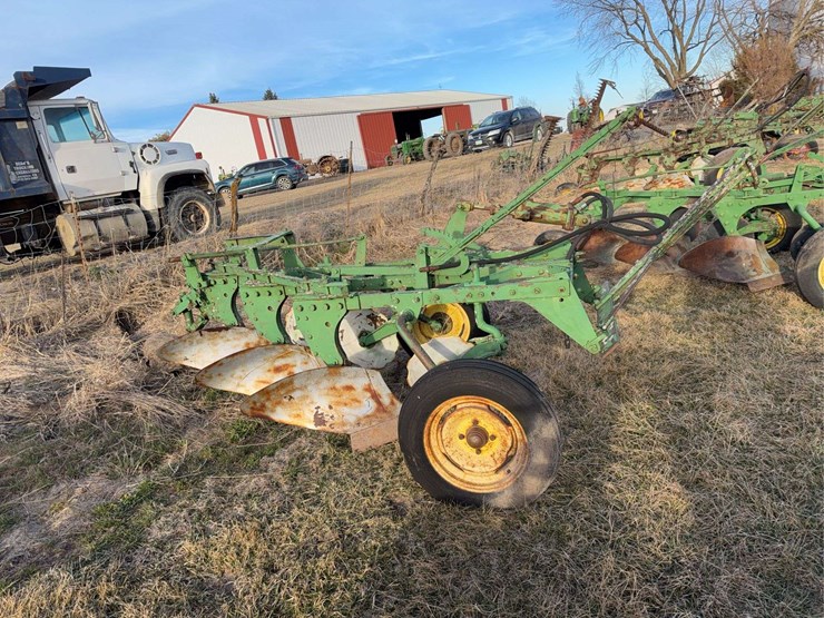 john-deere-pull-type-three-bottom-plow-image-2