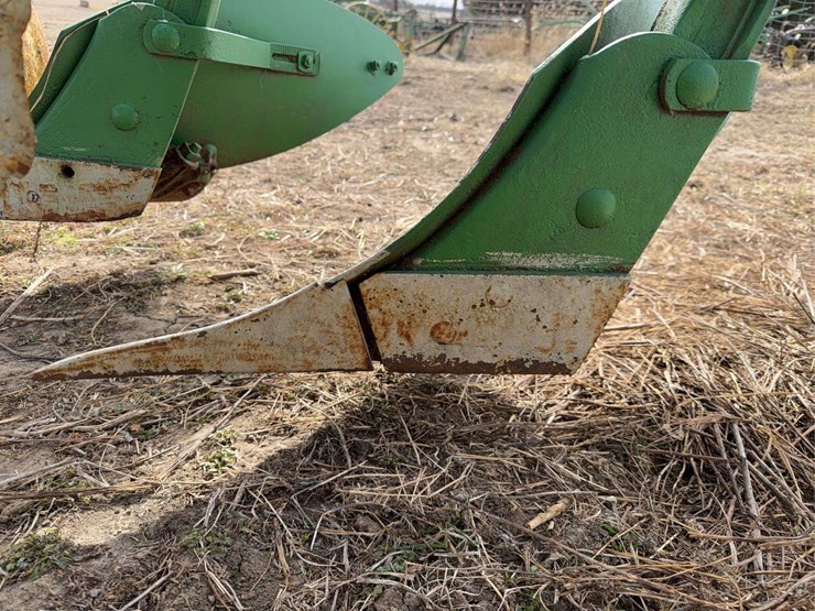 john-deere-pull-type-three-bottom-plow-image-18