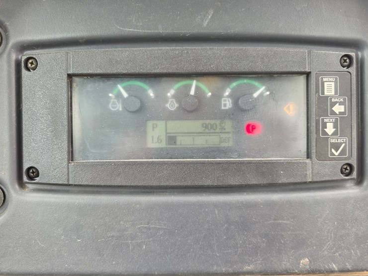 2015-deere-700k-image-47