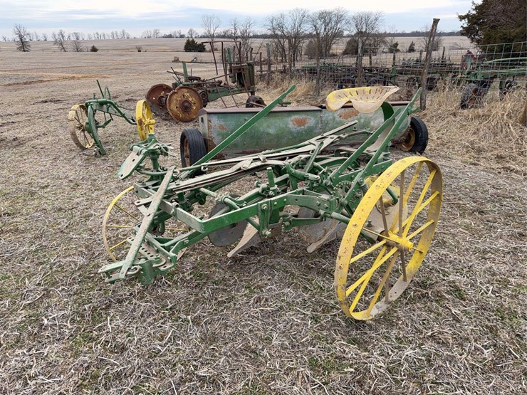john-deere-two-bottom-plow-image-1