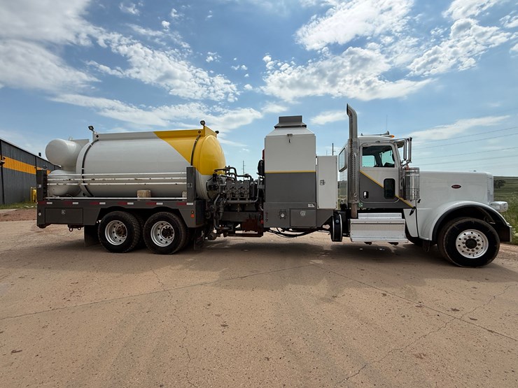 2019-peterbilt-389-image-5