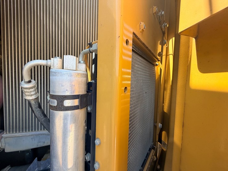 2010-caterpillar-328d-image-35