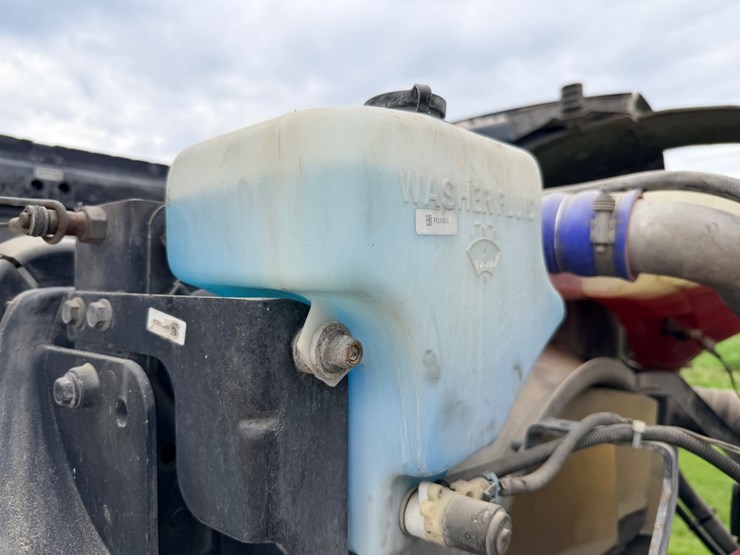 2013-peterbilt-388-image-40
