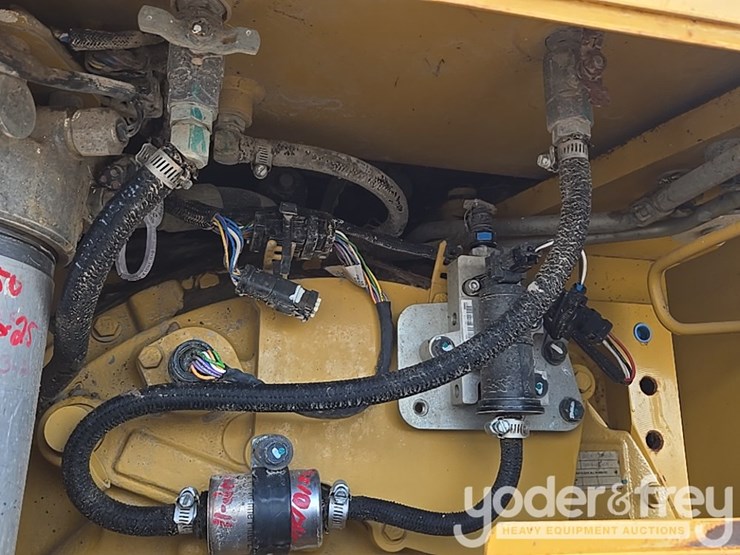 2018-caterpillar-d6n-lgp-image-36
