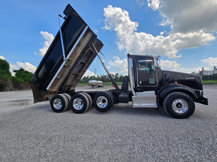 2015-kenworth-t800-image-99
