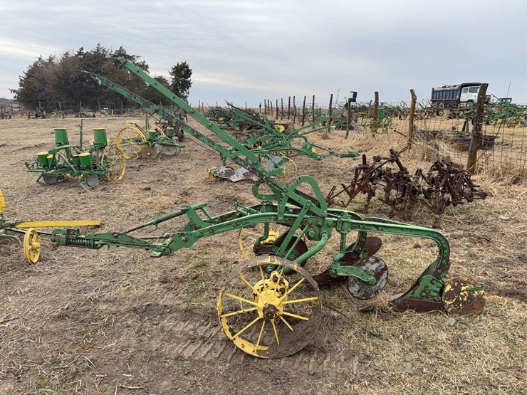 john-deere-pull-type-two-bottom-plow-image-5