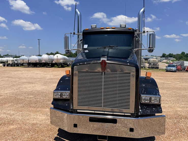 2010-kenworth-t800-image-30