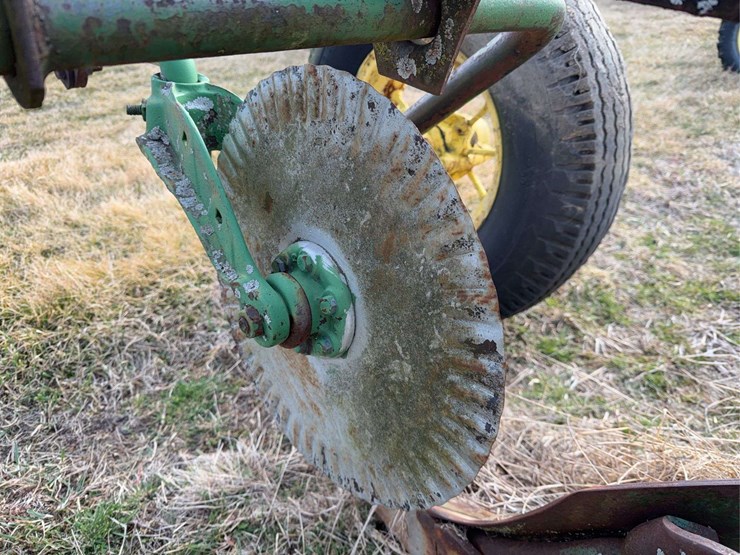 john-deere-pull-type-three-bottom-plow-image-35