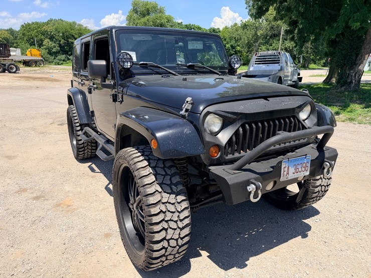 2011-jeep-wrangler-image-13