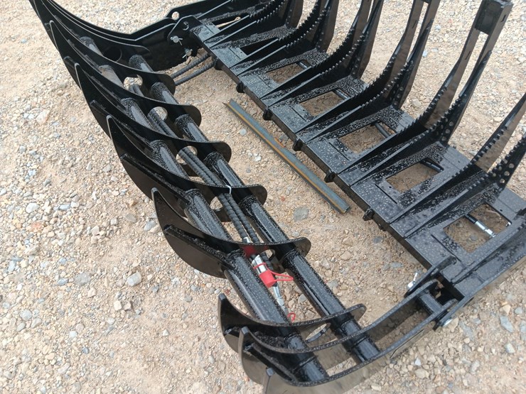 #l75-044-•-future-curved-wood-grabber-skid-steer-attachment-image-5