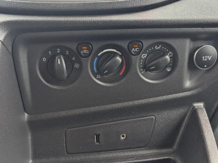 2016-ford-transit-image-19
