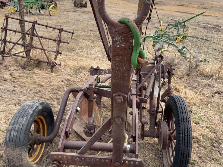 john-deere-pull-type-three-bottom-plow-image-22