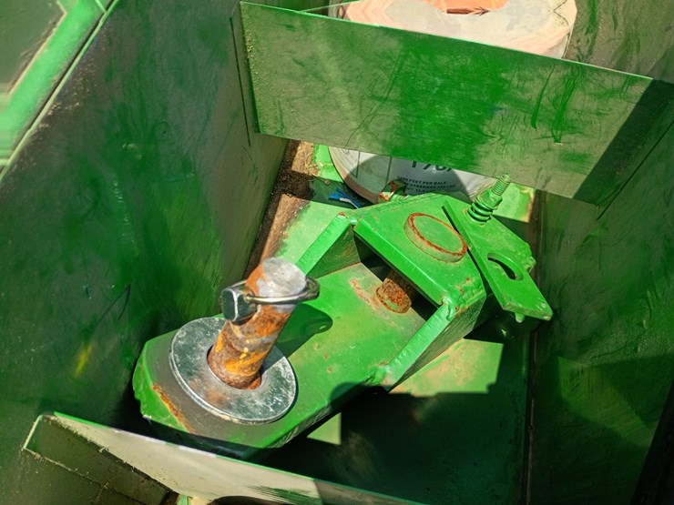 john-deere-348-image-25