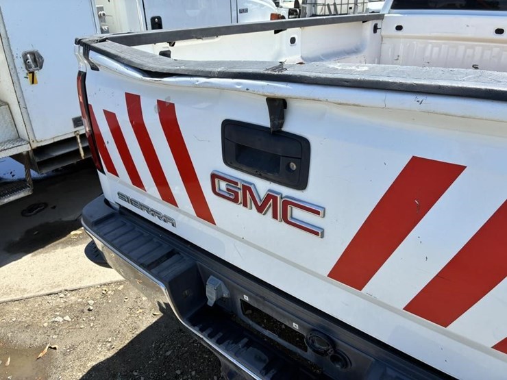 2015-gmc-3500hd-image-6