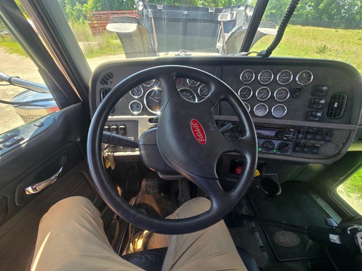 2016-peterbilt-389-image-59