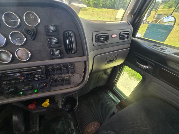 2016-peterbilt-389-image-53