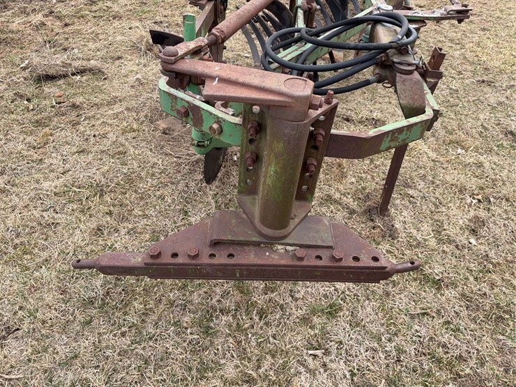 john-deere-pull-type-four-bottom-plow-image-8